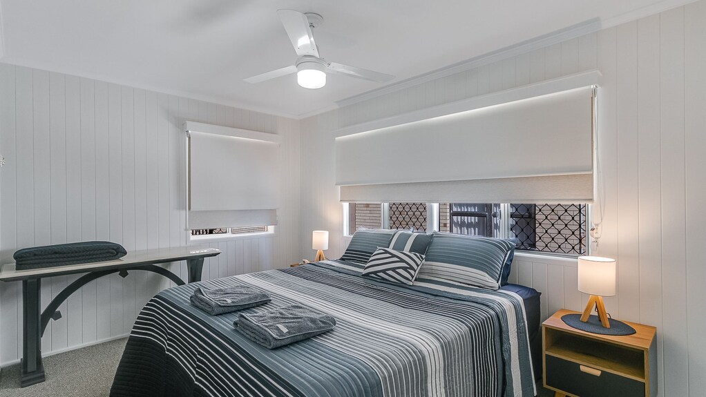 Pacific View Unit 3 Balcony With Ocean Views On The Beachfront In Rainbow Bay Coolangatta - Coolangatta