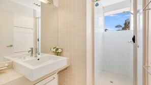 Bathtub