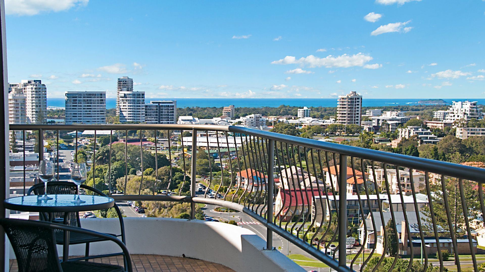Chateau Royale Unit 36 Situated on Kirra hill overlooking Coolangatta — image 10