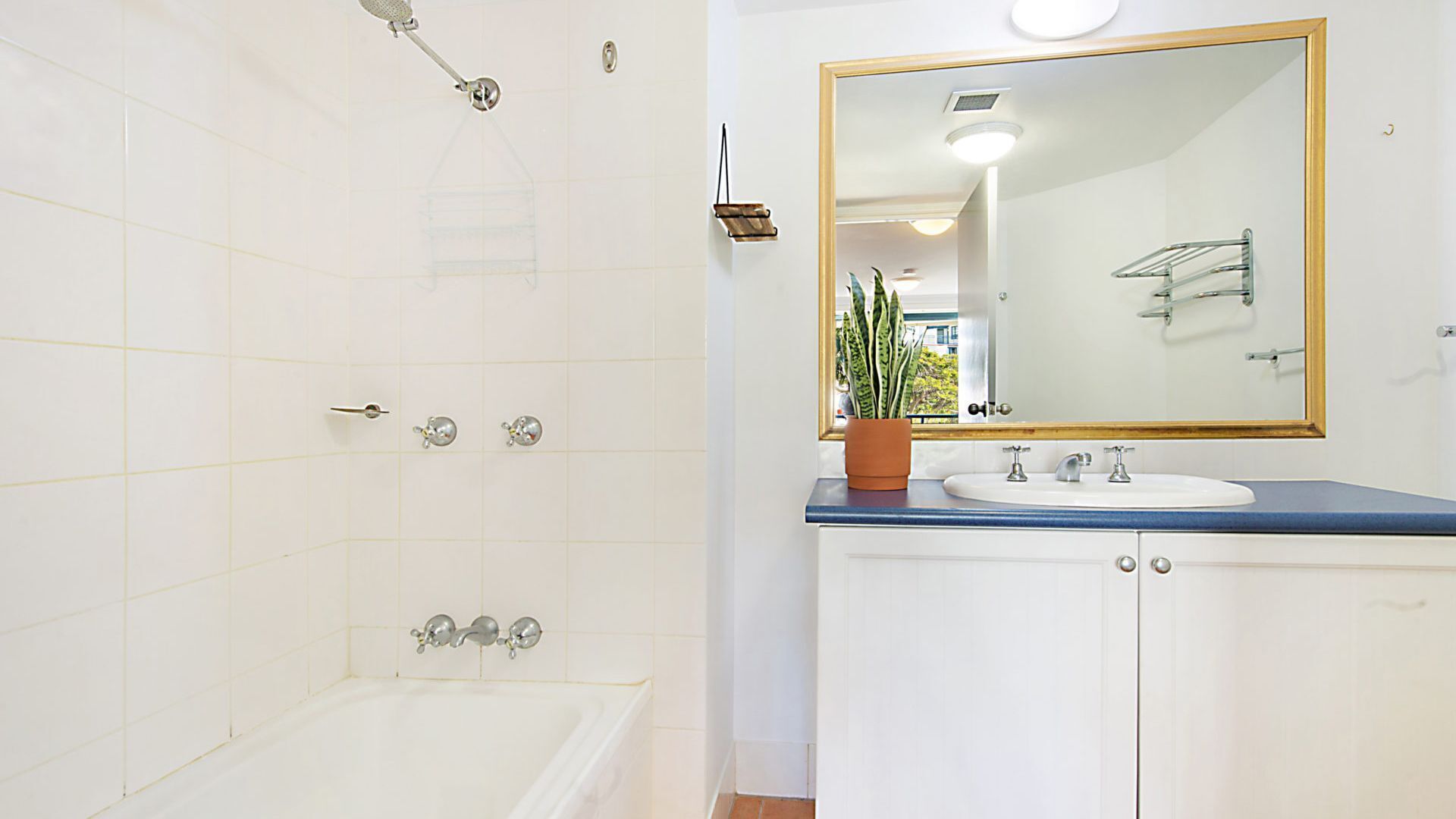 Calypso Plaza Resort Units 215 & 217 Combined 2 bedroom apartment in central Coolangatta — image 14