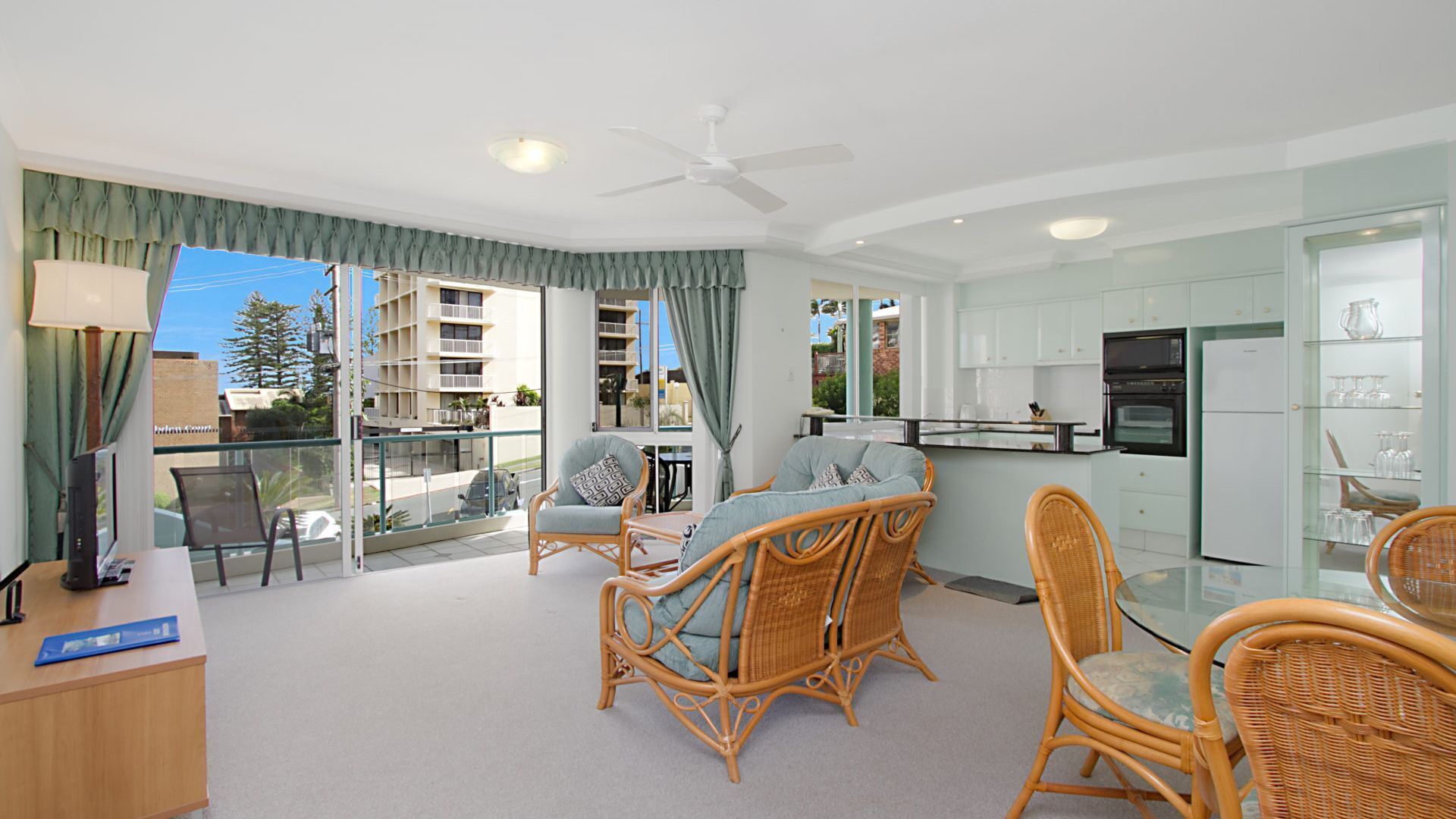 Classique Unit 3 Just one street from the beach in Rainbow Bay Coolangatta