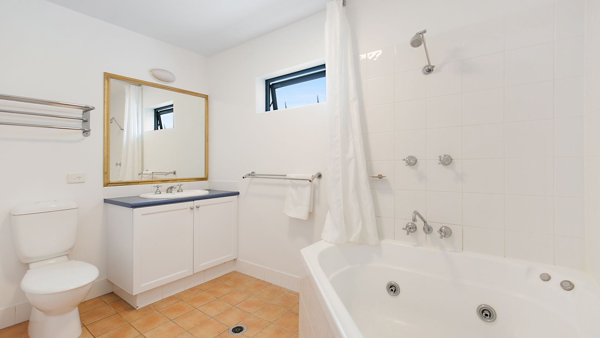 Calypso Plaza Resort Unit 417 Two bedroom unit in resort style complex central Coolangatta — image 12