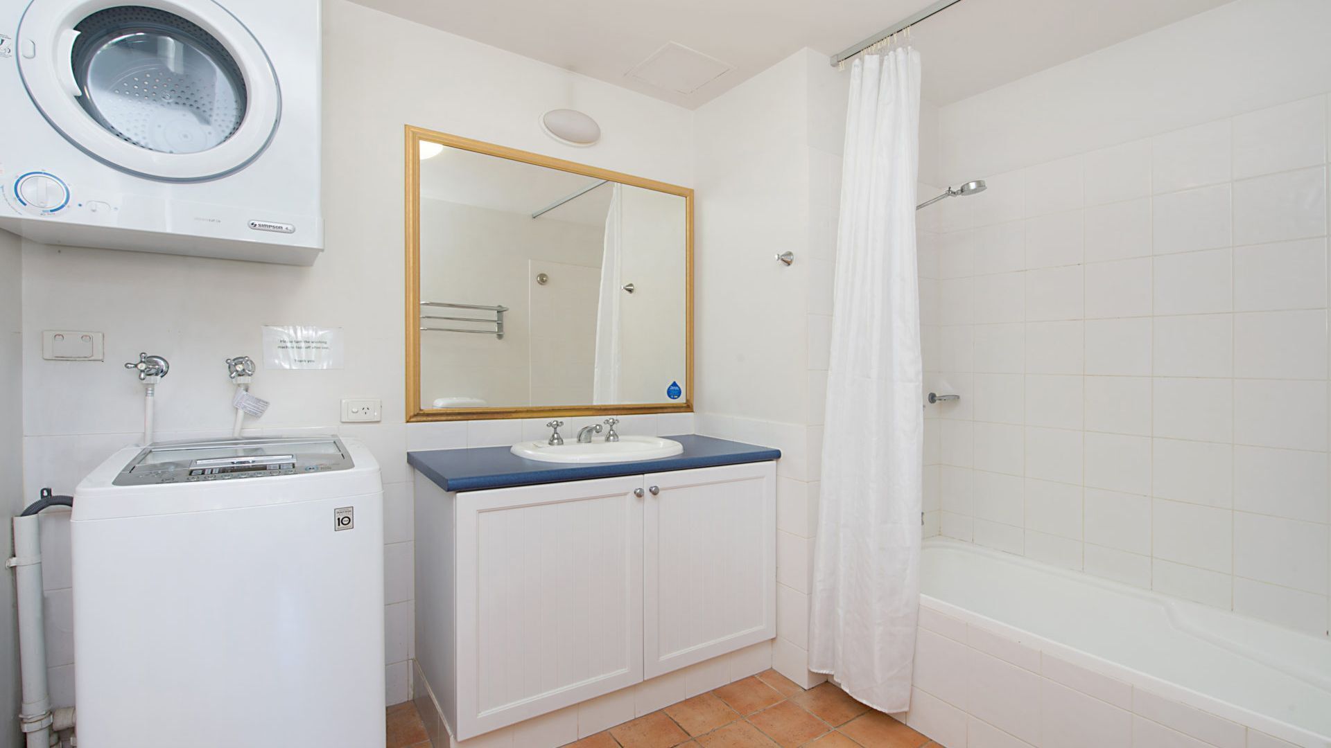 Calypso Plaza Resort Unit 146 One bedroom unit in Resort style complex central Coolangatta — image 3