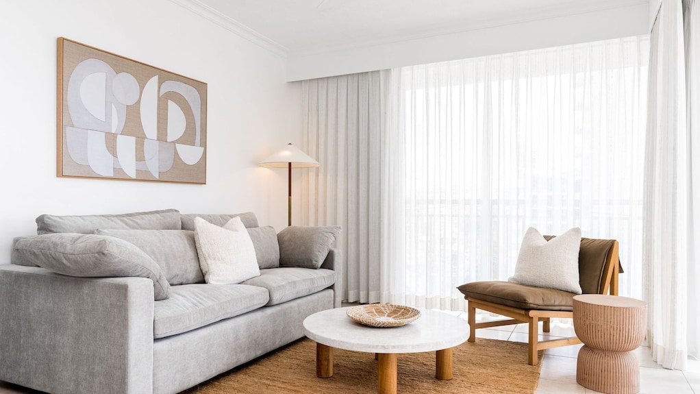 Orion Unit 4 Modern 2 Bedroom Apartment With Ocean Views And Wi-fi Included - Coolangatta