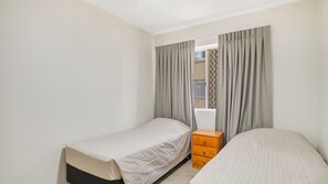2 bedrooms, iron/ironing board, free WiFi