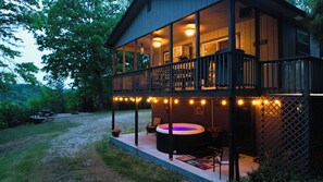 Terrace/patio - HOT TUB COTTAGE near Cave Run Lake, Kentucky, Red River Gorge,Morehead Kentucky (Wellington)