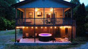 Terrace/patio - HOT TUB COTTAGE near Cave Run Lake, Kentucky, Red River Gorge,Morehead Kentucky (Wellington)