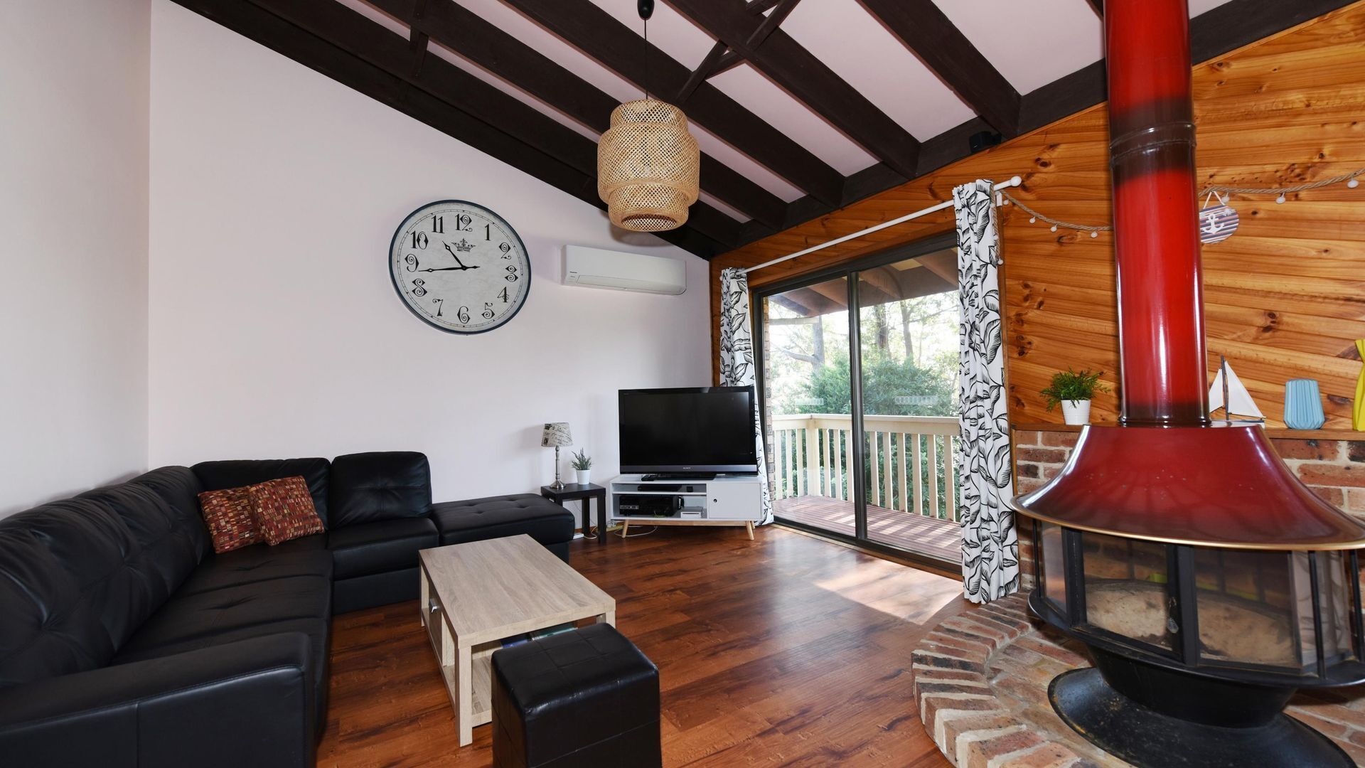 Smart-tv en een open haard
