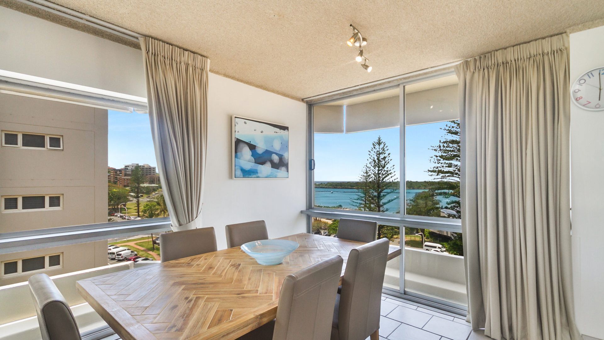 Kooringal Unit 20 Located right on Greenmount beach with ocean views — image 9