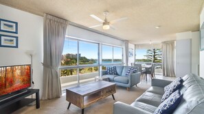 TV - Kooringal Unit 20 Located right on Greenmount beach with ocean views (Coolangatta)
