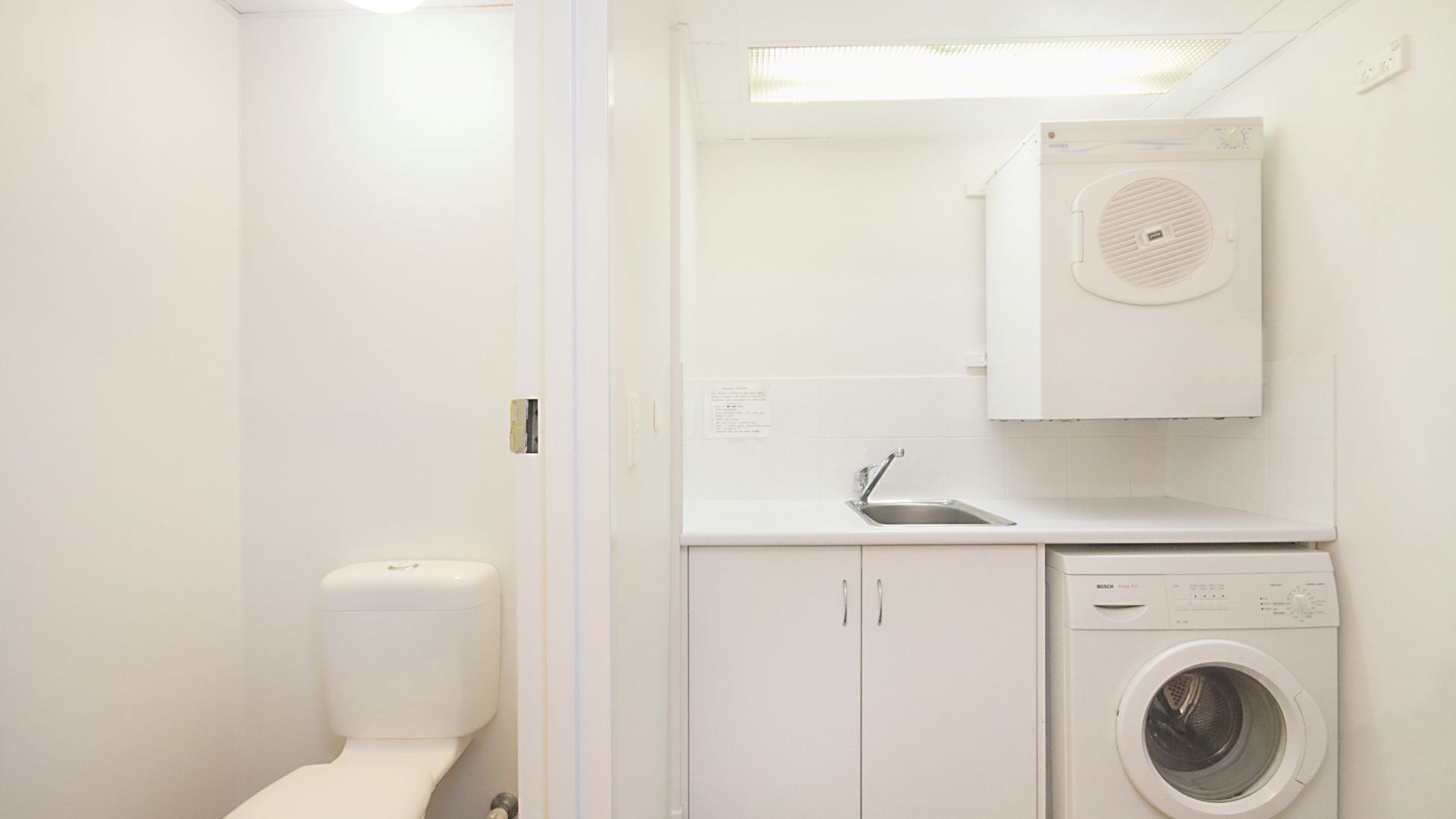 Kooringal Unit 20 Located right on Greenmount beach with ocean views — image 2