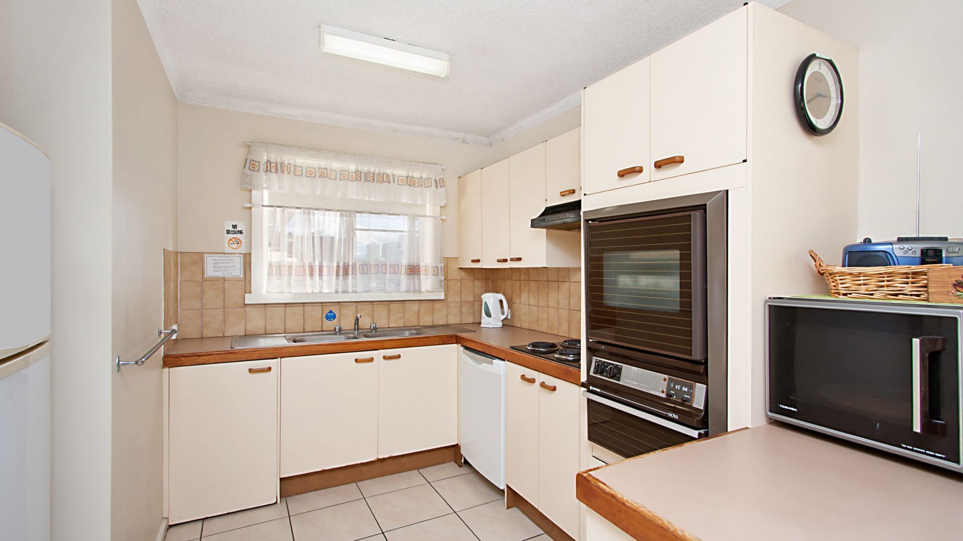 Como Unit 5 Good value Two bedroom unit — image 5