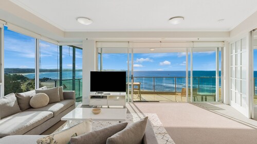Reflections On The Sea Unit 1501 On Coolangatta Beach, Ocean and Coastline views with Wi-Fi Inc.