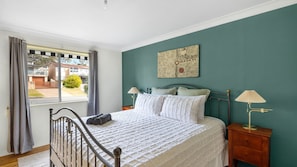 3 bedrooms, iron/ironing board, free WiFi