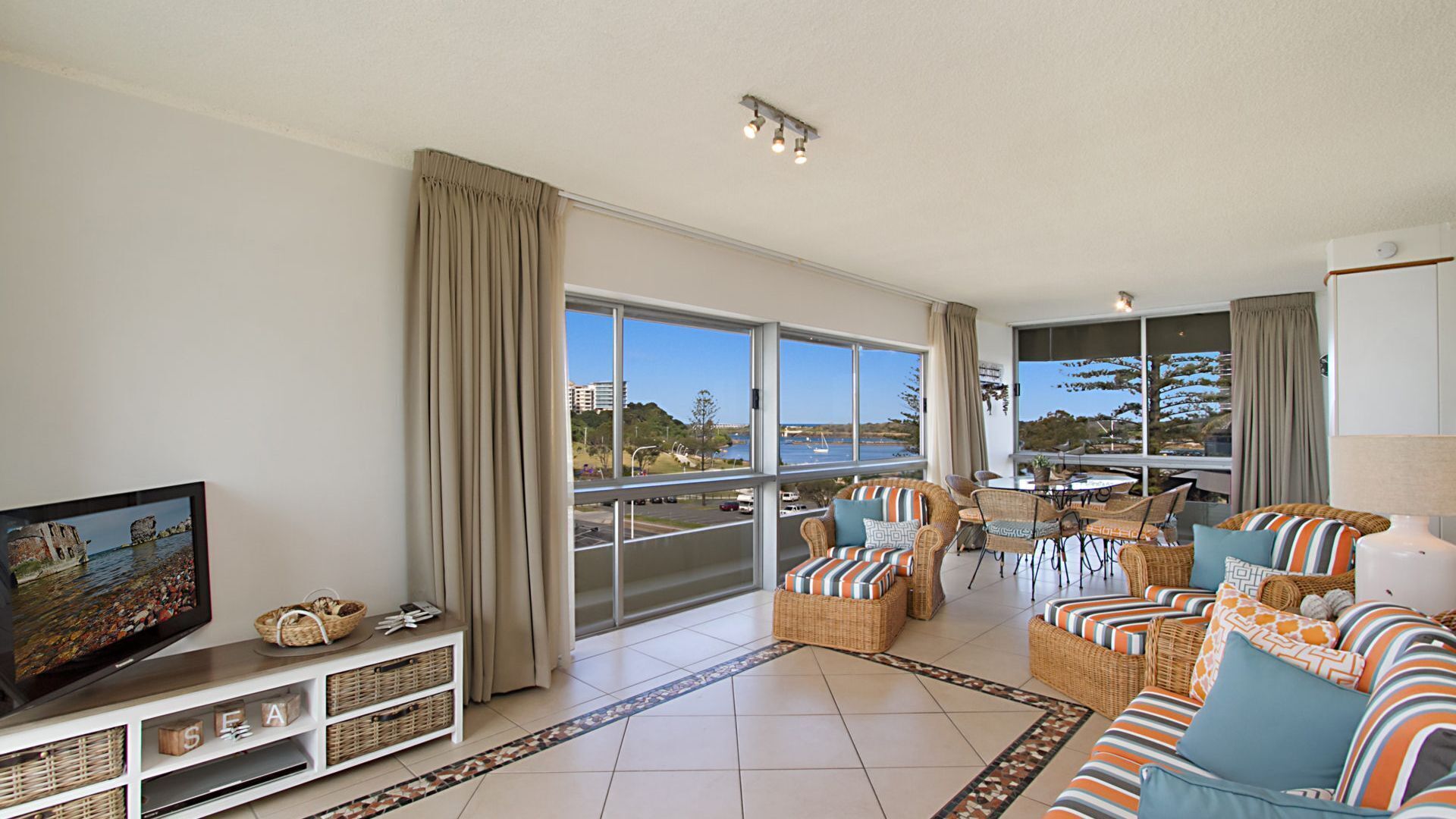 Kooringal Unit 14 Great location on Greenmount Beach with Wi-Fi included