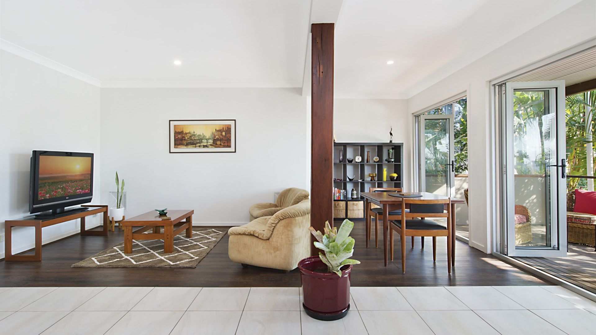 Hideaway in Coolangatta Granny flat style 1 bedroom with Wi-Fi included