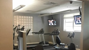 A gym with treadmills, elliptical machines, and weight equipment. - Apartment Luxury The Tides on the Beach with Ocean View  (Hollywood)