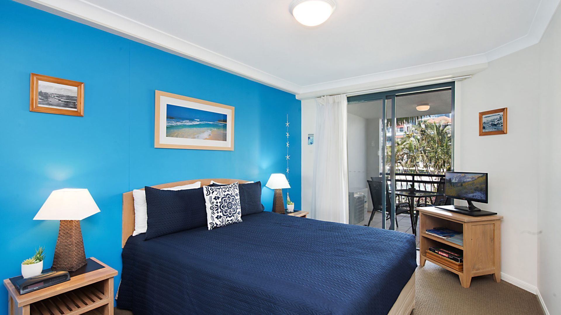 Calypso Plaza Resort Unit 217 One bedroom apartment in resort style complex Beachfront Coolangatta — image 12