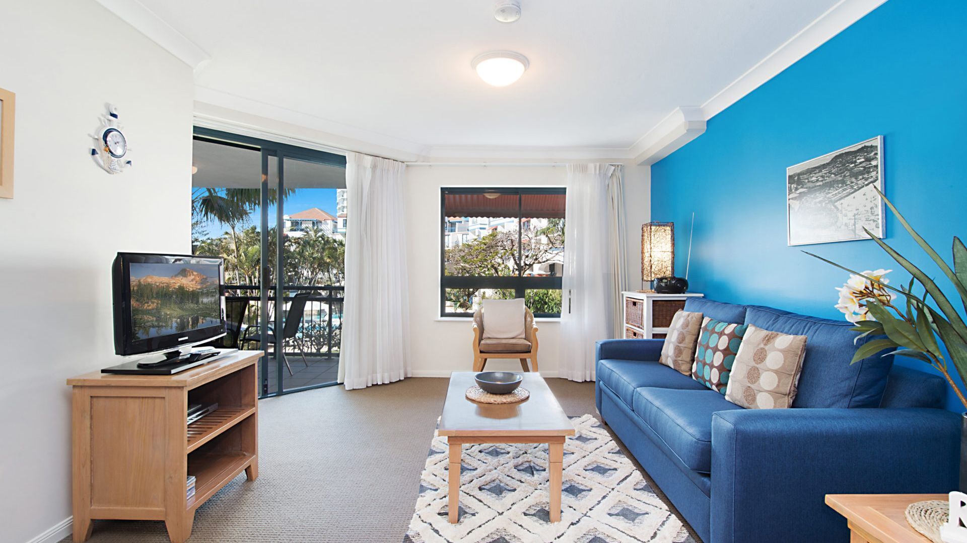 Calypso Plaza Resort Unit 217 One bedroom apartment in resort style complex Beachfront Coolangatta