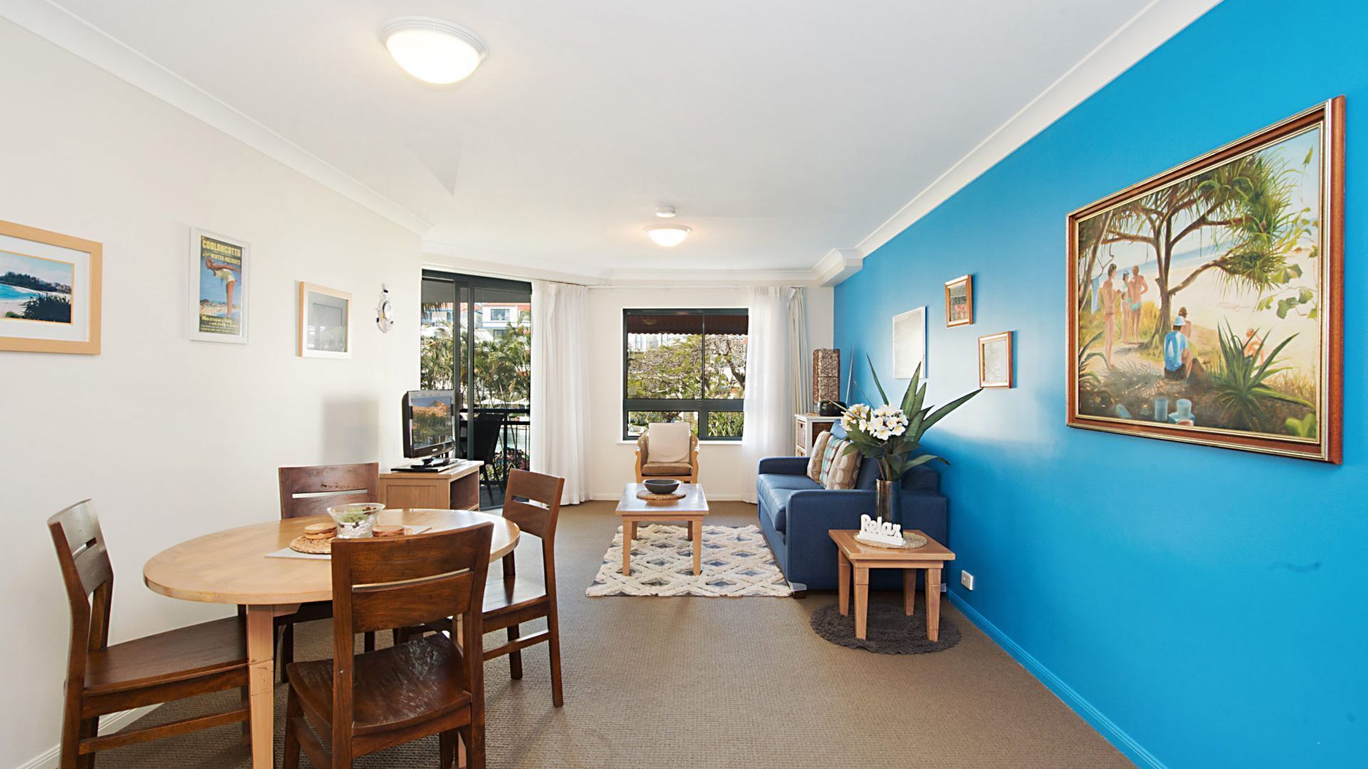 Calypso Plaza Resort Unit 217 One bedroom apartment in resort style complex Beachfront Coolangatta — image 3