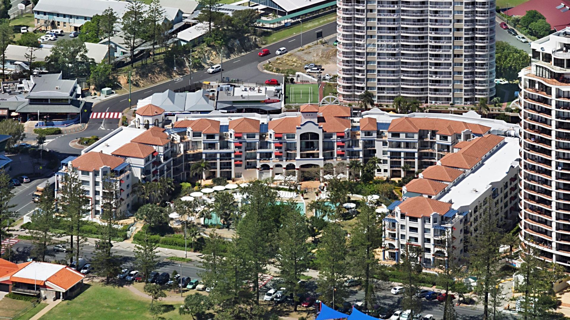 Calypso Plaza Resort Unit 217 One bedroom apartment in resort style complex Beachfront Coolangatta — image 16