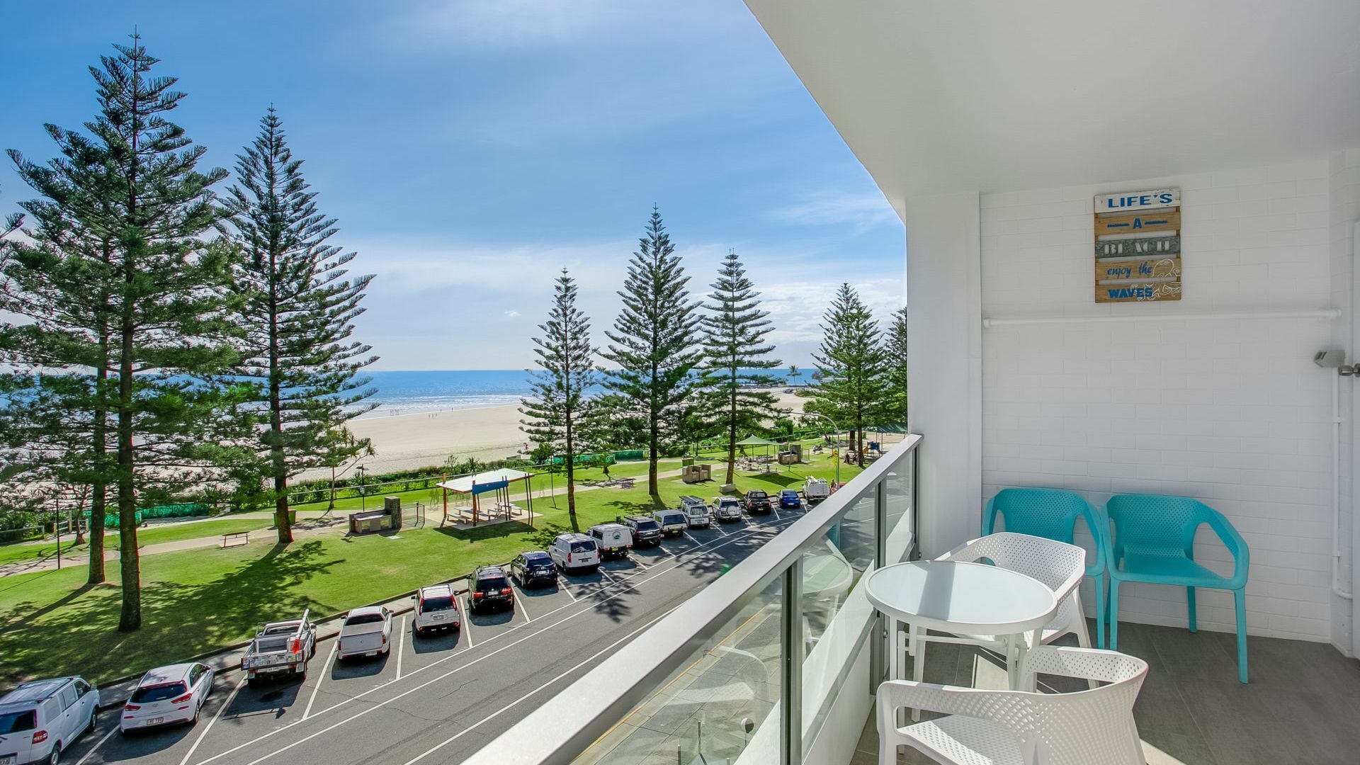 Rainbow Pacific Unit 9- Stunning views over Rainbow Bay and Snapper Rocks. Swimming Pool. Wi-Fi — image 10