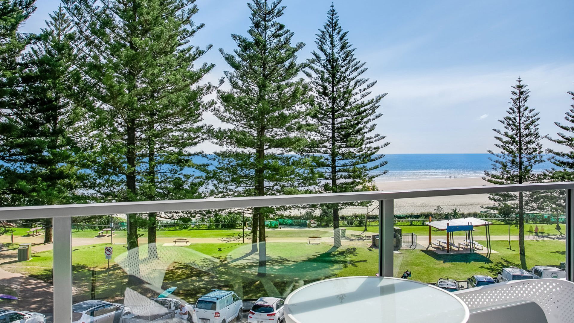 Rainbow Pacific Unit 9- Stunning views over Rainbow Bay and Snapper Rocks. Swimming Pool. Wi-Fi — image 12
