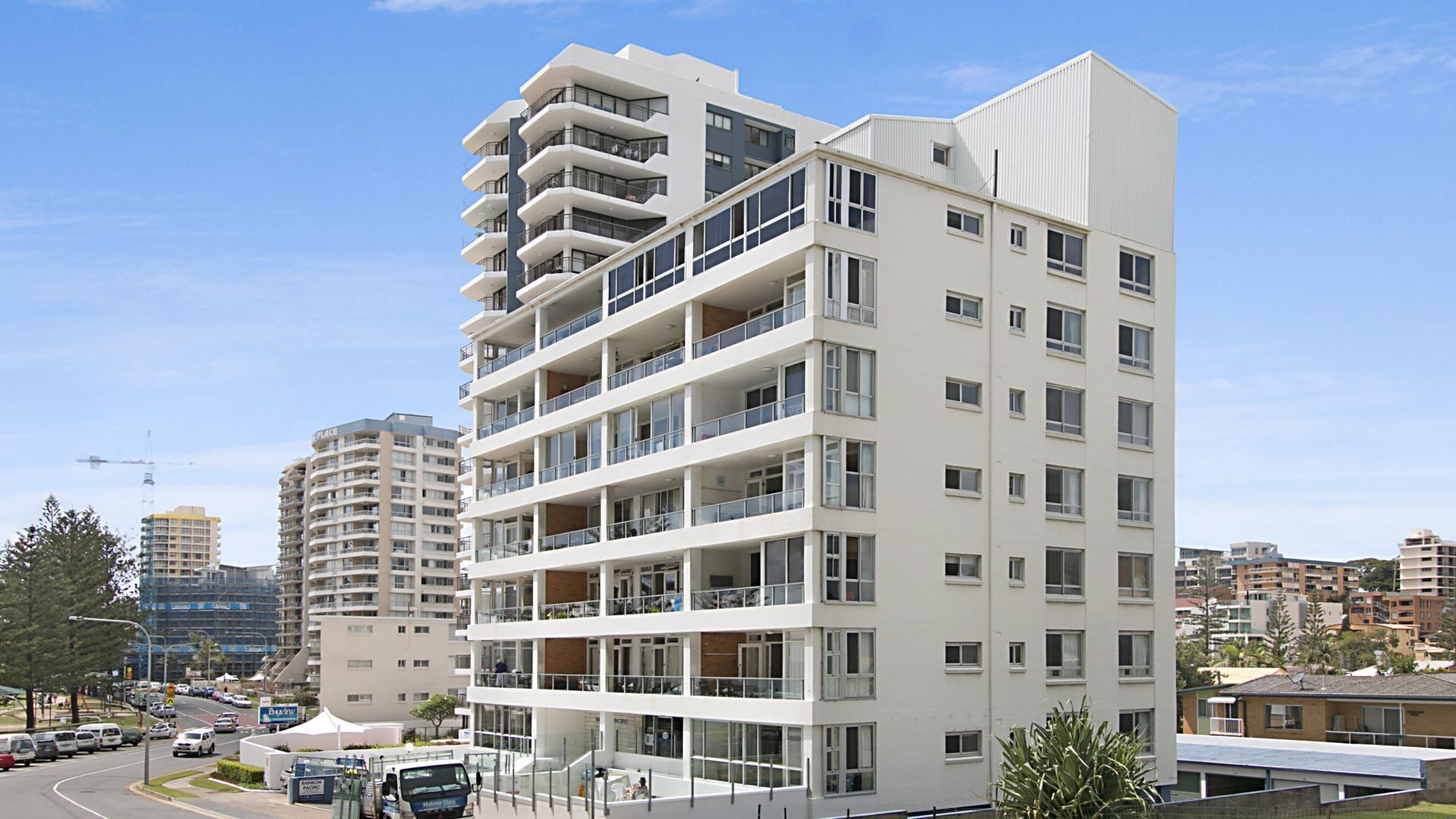 Rainbow Pacific Unit 9- Stunning views over Rainbow Bay and Snapper Rocks. Swimming Pool. Wi-Fi — image 18
