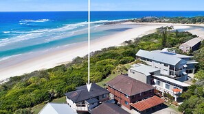 A coastal residential area with houses near the beach, featuring a mix of modern and traditional architecture.