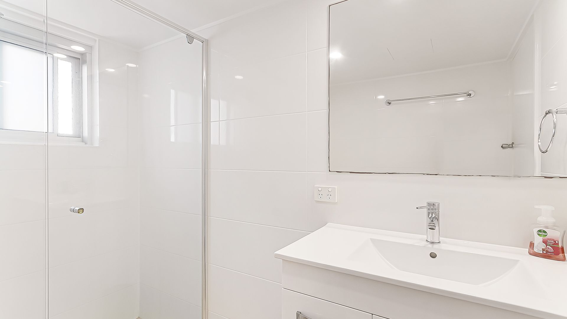 Rainbow Pacific Unit 15 - Beachfront unit a great spot for a family beach holiday with Wi-Fi Inc. — image 12