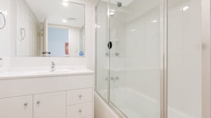 Combined shower/bathtub