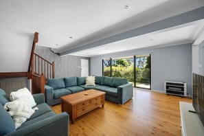 TV, video game console - Amazing Views - Belle Escapes Jervis Bay (Vincentia)