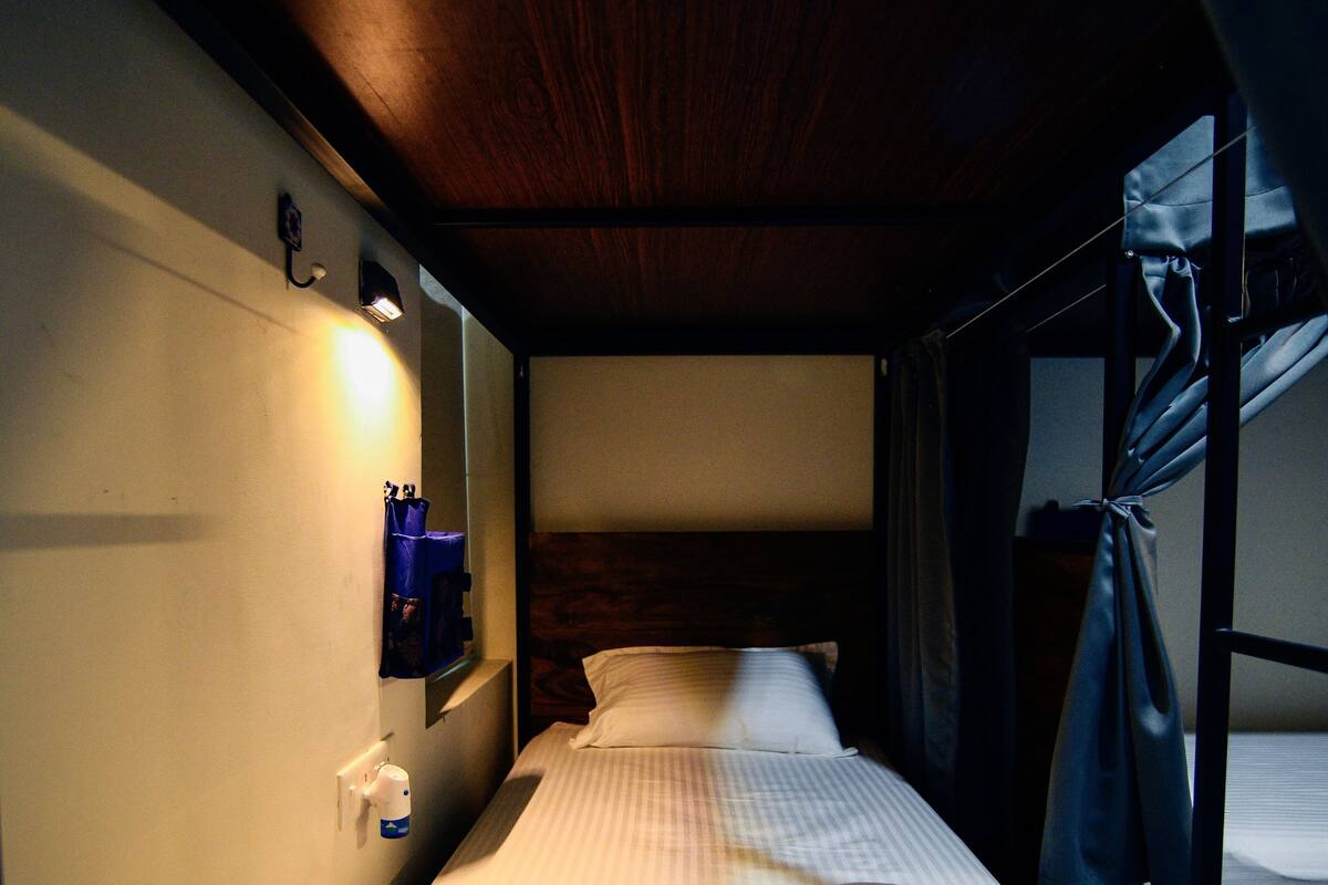Slaapzaal | Luxe beddengoed, geluiddichte muren, een strijkplank/strijkijzer