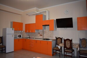 Apartment, 1 Doppelbett, Nichtraucher | Eigene Küche | Großer Kühlschrank, Mikrowelle, Ofen, Herdplatte