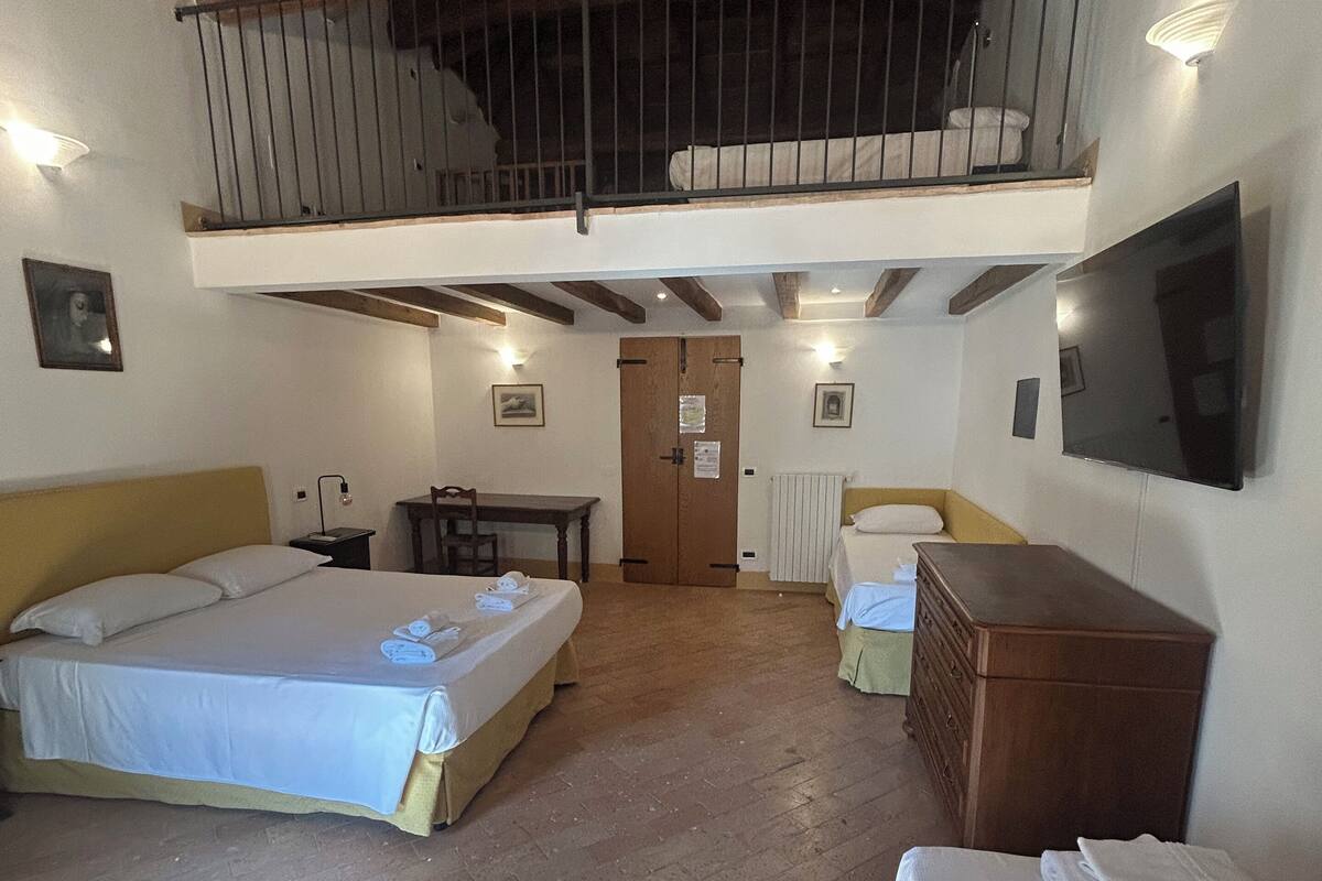 Economy Room
