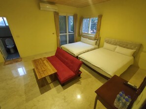 Comfort vierpersoonskamer, 2 tweepersoonsbedden, niet-roken | Verduisterende gordijnen, gratis wifi, beddengoed
