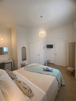 Comfort Double Room | Minibar, desk, blackout curtains, cots/infant beds