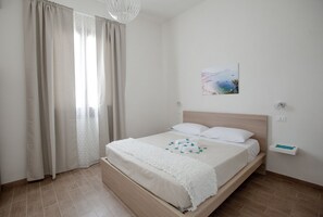 ห้องคอมฟอร์ทดับเบิล | มินิบาร์, โต๊ะทำงาน, ผ้าม่านกันแสง, เปล/เตียงเด็กอ่อน