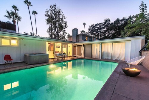 Mid-mod Pool Home With Palm Springs Vibe 2bdr