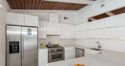 Mid-mod Pool Home With Palm Springs Vibe 2bdr