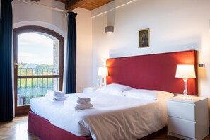 Frette Italian sheets, premium bedding, memory-foam beds - La Quercia - BolognaRooms (Sasso Marconi)