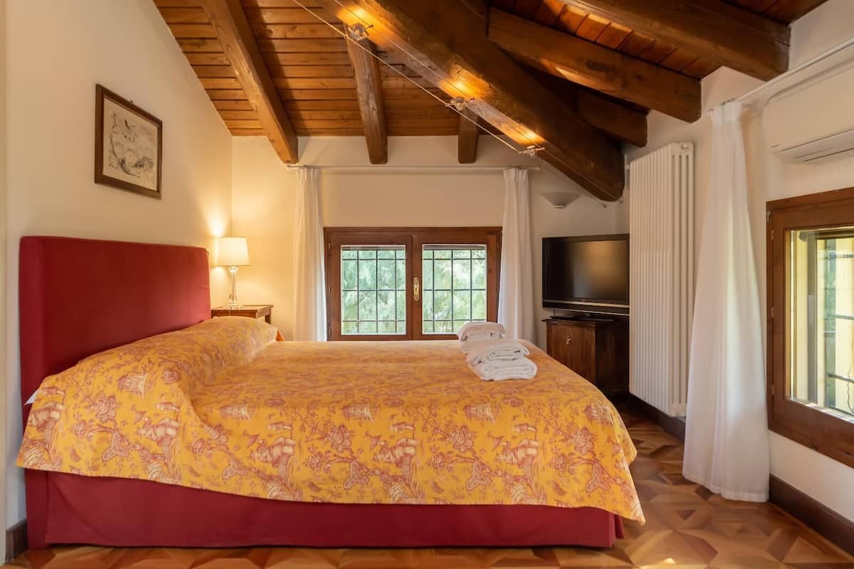 Superior kamer, 1 twee- of 2 eenpersoonsbedden | 1 slaapkamer, Italiaanse Frette-lakens, luxe beddengoed