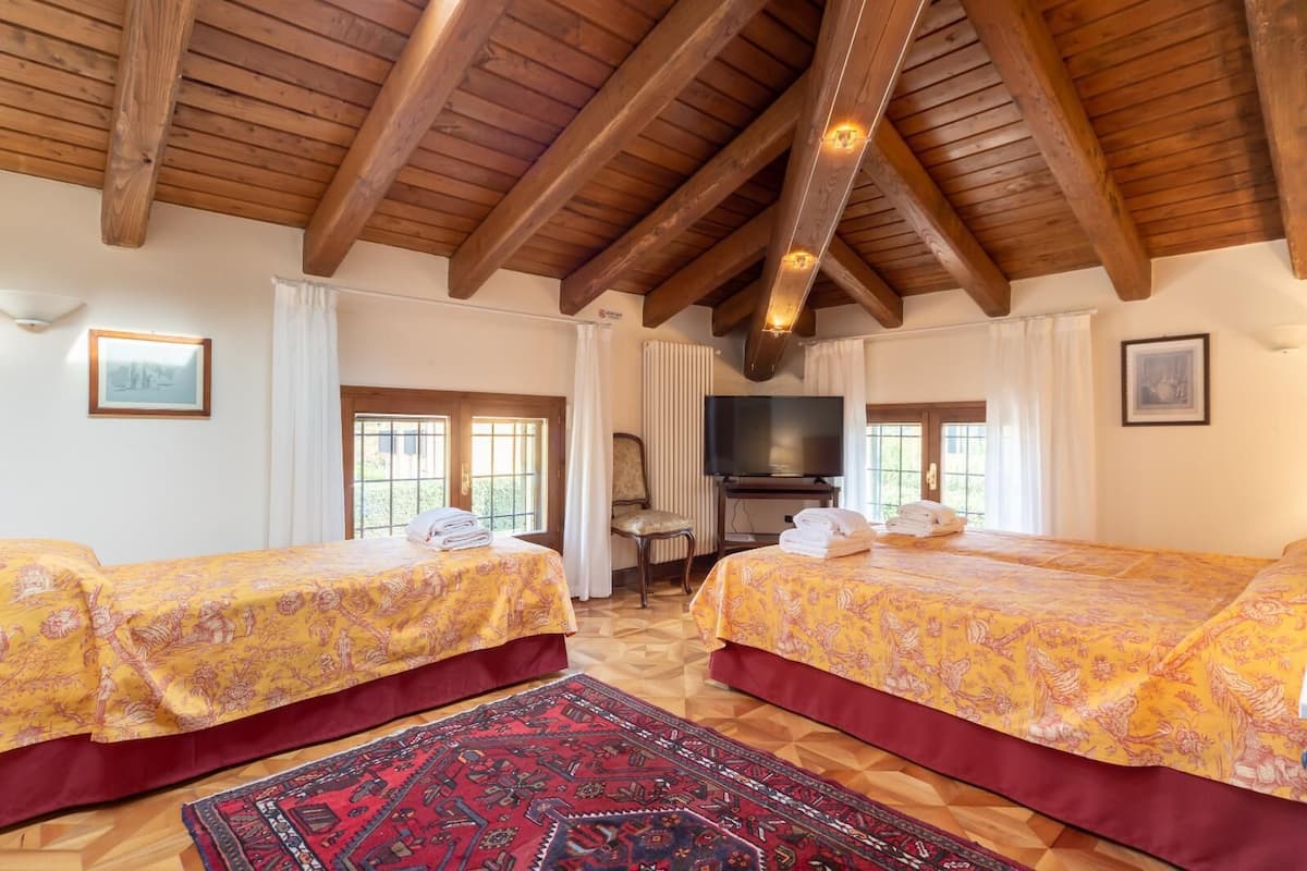 Superior kamer, 1 twee- of 2 eenpersoonsbedden | 1 slaapkamer, Italiaanse Frette-lakens, luxe beddengoed