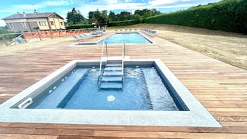 Sæsonbestemt udendørs pool