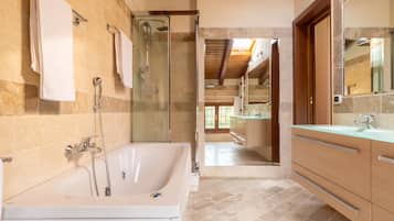 Chambre Double ou avec lits jumeaux, vue jardin | Salle de bain