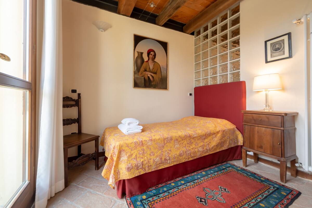 Habitación individual básica, vista al jardín | Sábanas de algodón egipcio, ropa de cama de alta calidad y edredón