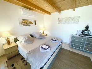 Premium bedding, individually decorated, individually furnished - B&B L'Escale Cote Bleue (Sausset-les-Pins)