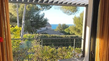 Luxury Double or Twin Room, 1 Bedroom, Non Smoking, Partial Sea View | Balcony view