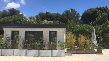 Camera Comfort con 2 letti singoli, 2 letti singoli, accesso alla piscina, al piano terra | Vista cortile