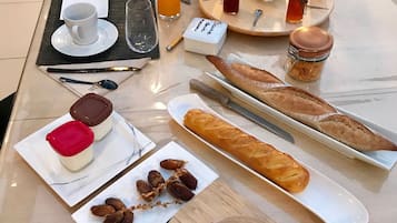 Free daily continental breakfast